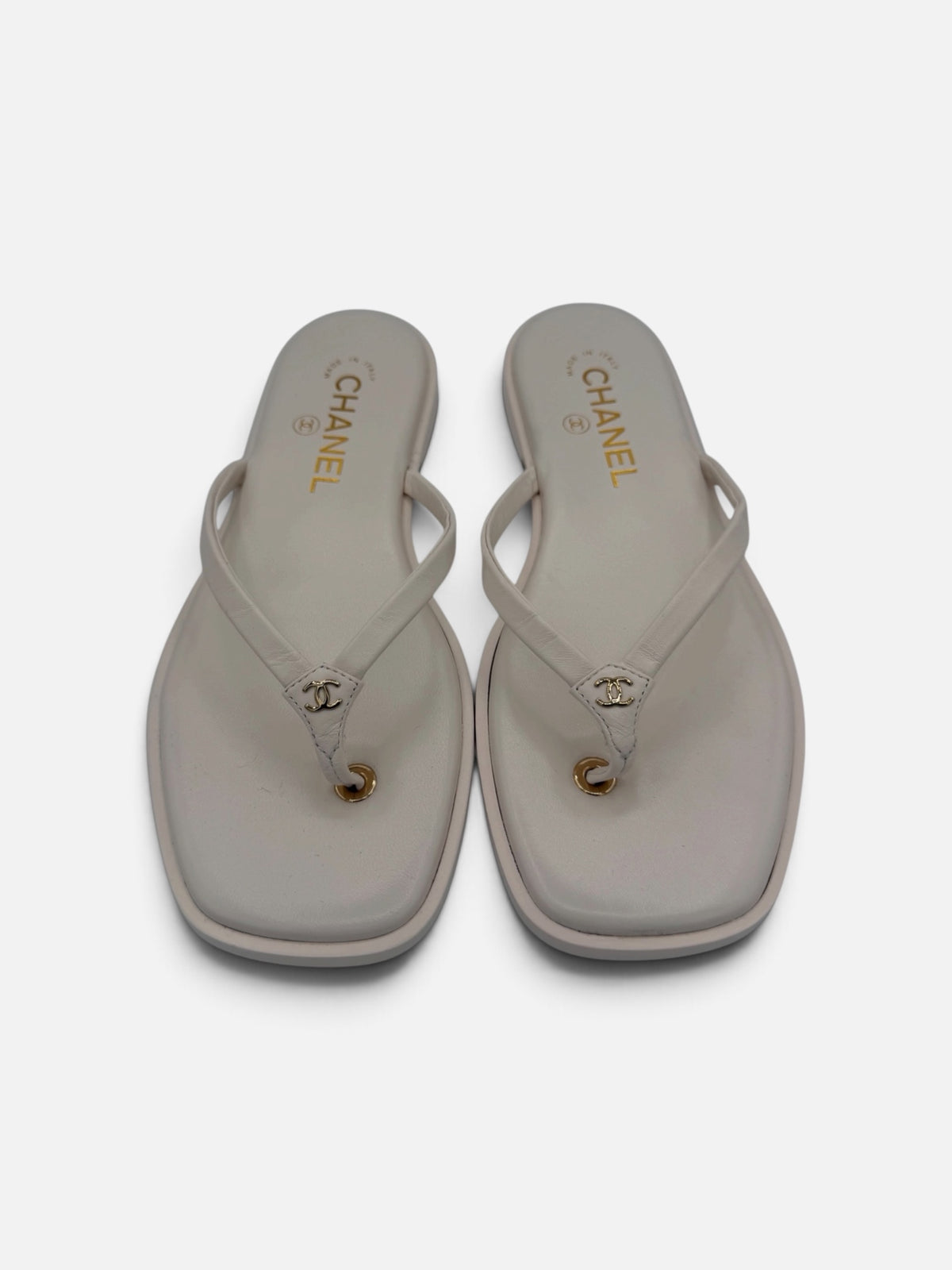 Chanel Pale Pink Leather CC Thong Sandals – Size 37